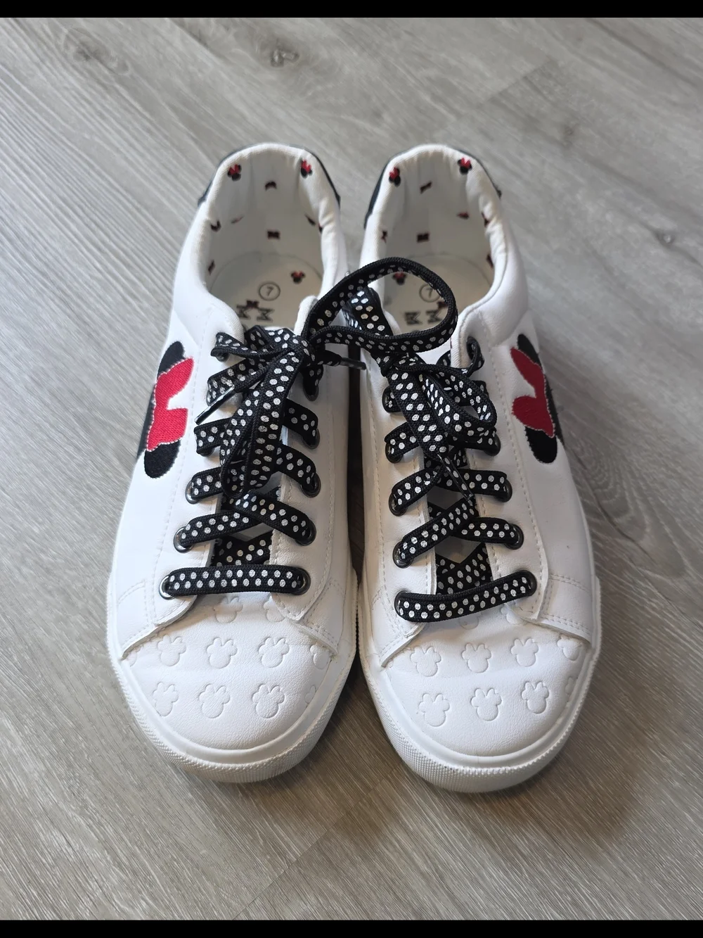 Disney White Sneakers Black & Red Low Top Minnie Accent Size 7